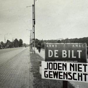 De Bilt - Dutch photograph of a 'Jews not wanted' sign