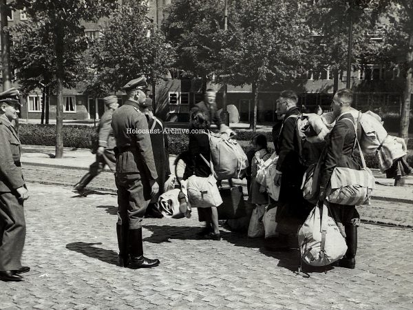 Amsterdam - Roundup of Jewish residents - Ferdinand aus der Fünten - Vrijheidslaan Amsterdam - 1943 - Razzia - deportatie